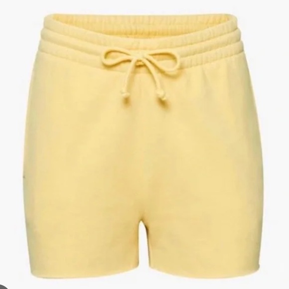 Aritzia TNA Cozy Fleece Boyfriend 6" Sweat Shorts Yellow Wheat Size Small - Picture 2 of 9